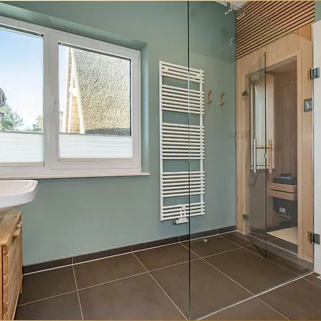 Reethus Bei Den Wassern Mit Kamin Und Sauna 度假居 洛丁