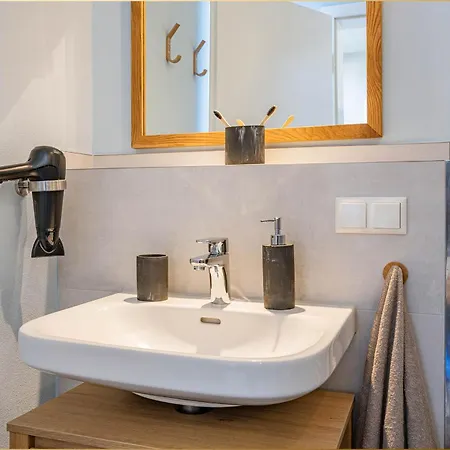 Reethus Bei Den Wassern Mit Kamin Und Sauna 度假居 洛丁