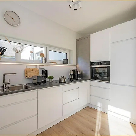 Reethus Bei Den Wassern Mit Kamin Und Sauna Сasa de vacaciones Loddin